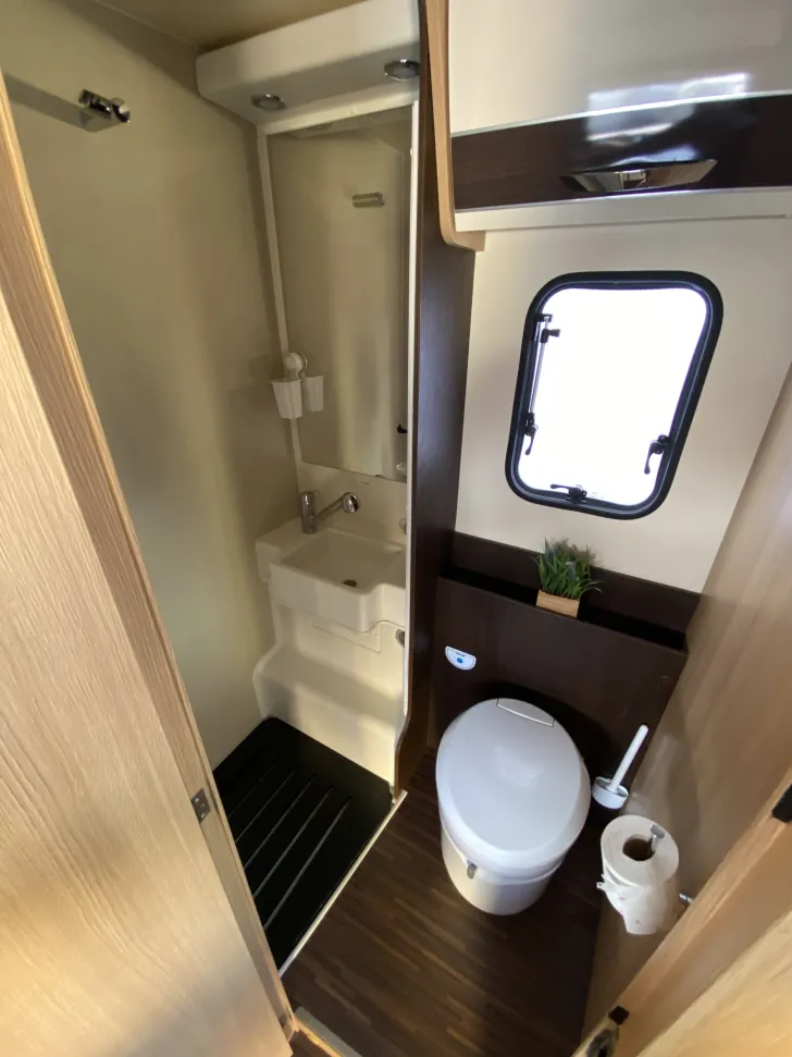 Fahrzeugbild Forster A 699 EB Familien-Wohnmobil mit 5 Schla #6