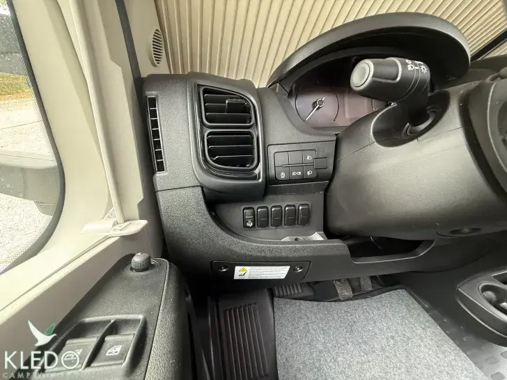 Fahrzeugbild Bürstner Signature SFT 7.4 #36