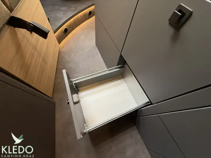 Fahrzeugbild Malibu Van First Class - Two Rooms 640 LE RB charming GT skyview #19