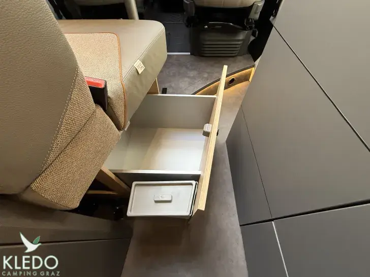 Fahrzeugbild Malibu Van First Class - Two Rooms 640 LE RB charming GT skyview #20