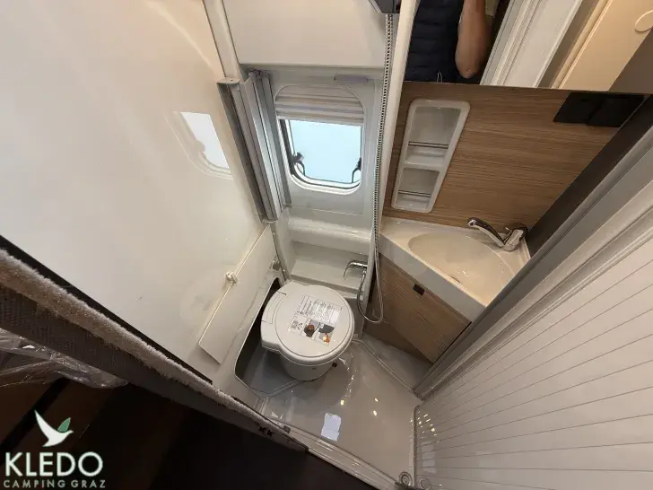 Fahrzeugbild Malibu Van First Class - Two Rooms 640 LE RB charming GT skyview #30