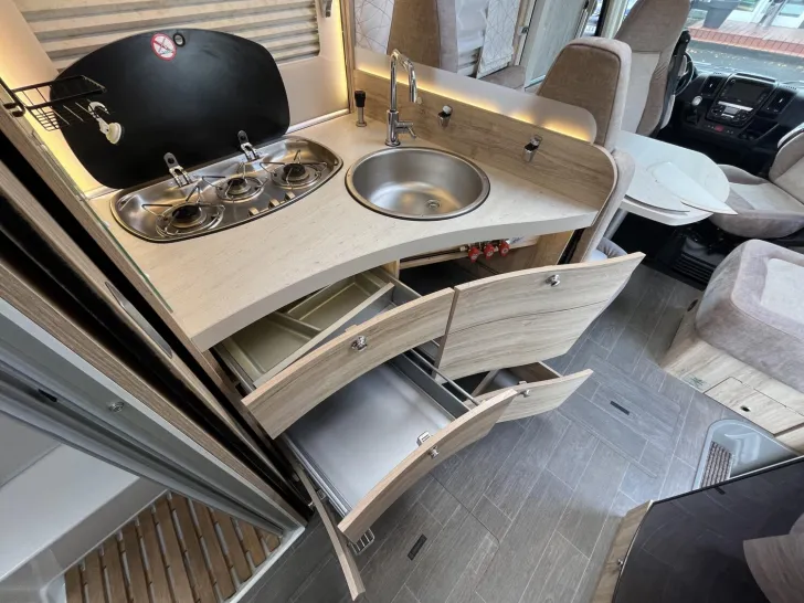 Fahrzeugbild Eura Mobil Integra Line 725 QB Autom.Getr-Klimaanlage-150PS #11