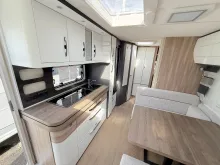Fahrzeugbild Hobby Excellent Edition 545 KMF 2.000 kg Garage Alu silber #33
