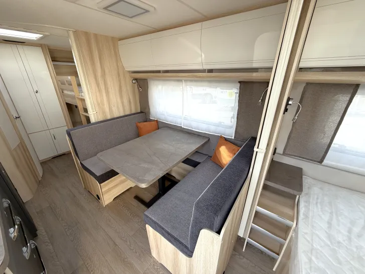 Fahrzeugbild Hobby De Luxe 545 KMF 2000 kg 3-er Etagenbett #14