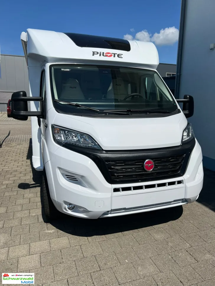 Fahrzeugbild Pilote P740GJ EXPRESSION autom. Tageszulassung #1