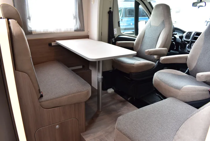 Fahrzeugbild Carado T 328 pro+ Hubbett, 5 Sitzplätze, ab Nov. #4