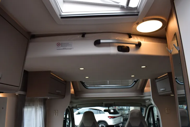 Fahrzeugbild Carado T 328 pro+ Hubbett, 5 Sitzplätze, ab Nov. #37