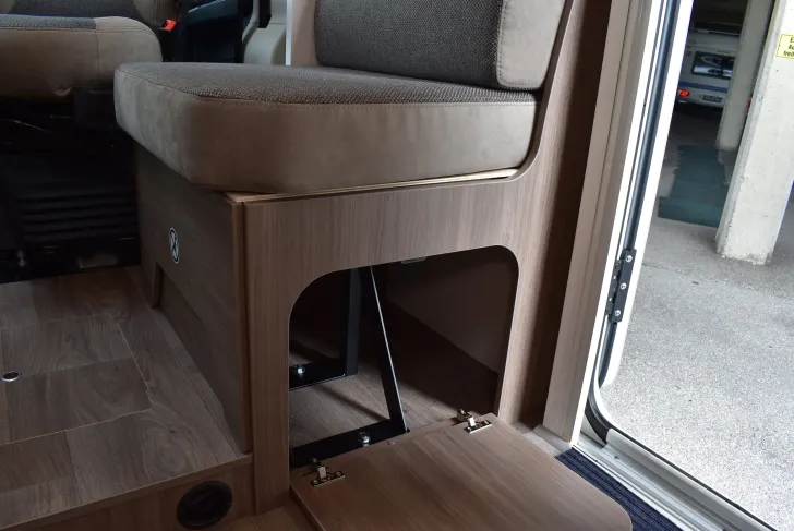 Fahrzeugbild Carado T 328 pro+ Hubbett, 5 Sitzplätze, ab Nov. #43