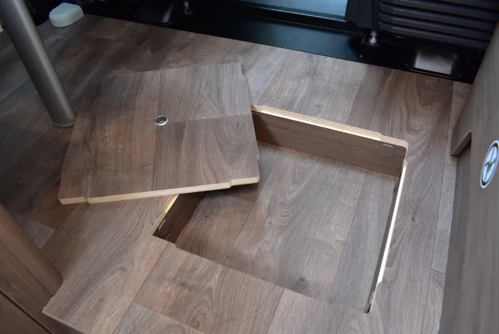 Fahrzeugbild Carado T 328 pro+ Hubbett, 5 Sitzplätze, ab Nov. #44