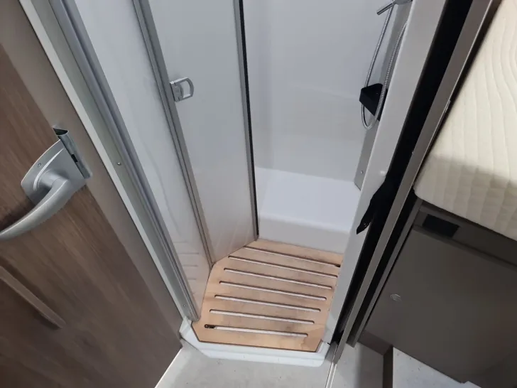 Fahrzeugbild Carado Edition27 T Ford 457 Messeaussteller mit Hubbett #15