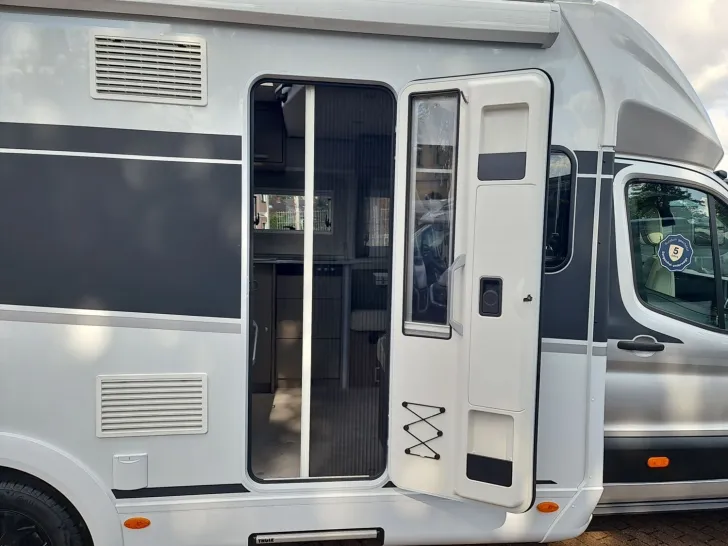 Fahrzeugbild Carado Edition27 T Ford 457 Messeaussteller mit Hubbett #22