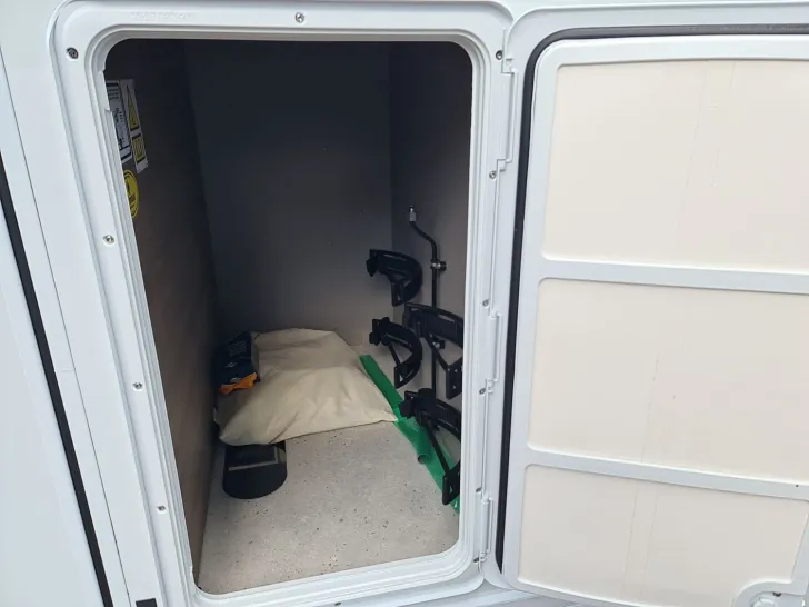 Fahrzeugbild Carado Edition27 T Ford 457 Messeaussteller mit Hubbett #23