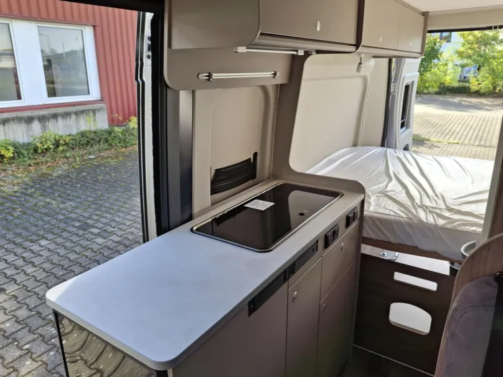 Fahrzeugbild Carado pro CV 600 AHK, Aufstelldach, Automatik #15