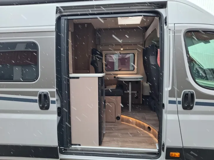 Fahrzeugbild Carado pro CV 640 Rahmenfenster, Multimediapaket #11