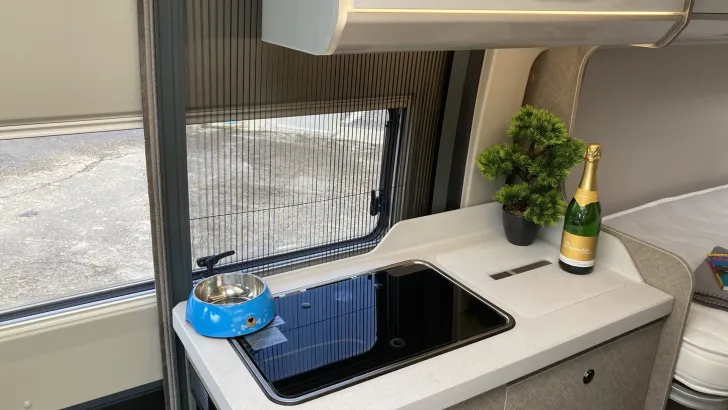 Fahrzeugbild Karmann Mobil DAVIS 600 LIFESTYLE AGM 110AH + 140W Solarpaket #15