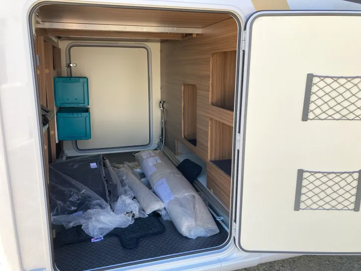 Fahrzeugbild Eura Mobil INTEGRA 890 EB AUTARK-PAKET+HUBSTÃTZANLAGE #30