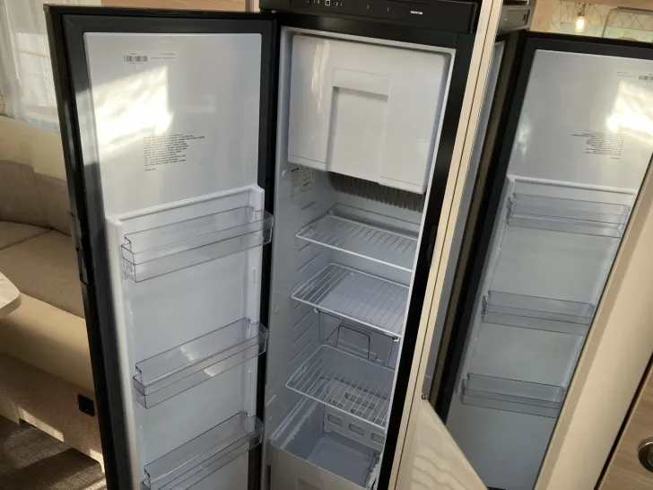 Fahrzeugbild Eura Mobil ACTIVA ONE 570 HS Backofen Combi 6E Glasdach #24