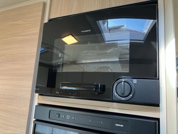 Fahrzeugbild Eura Mobil ACTIVA ONE 570 HS Backofen Combi 6E Glasdach #25