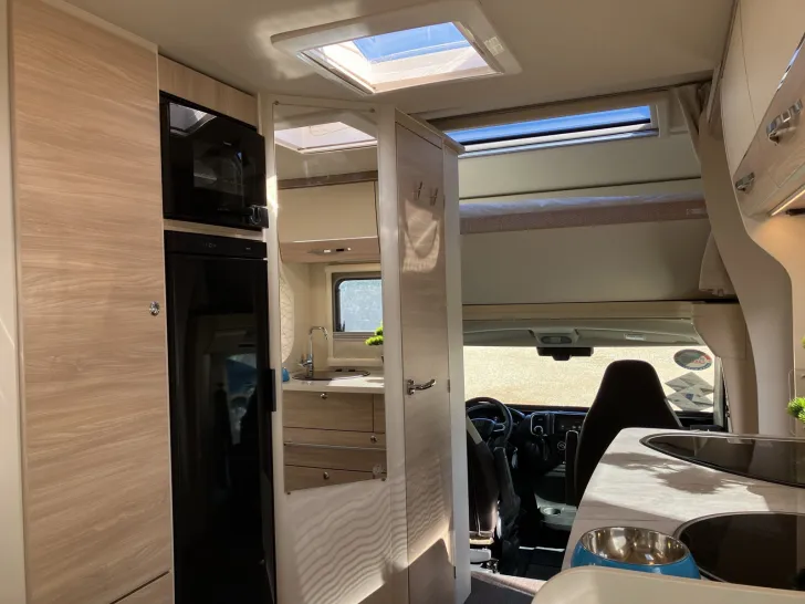 Fahrzeugbild Eura Mobil ACTIVA ONE 570 HS Backofen Combi 6E Glasdach #27