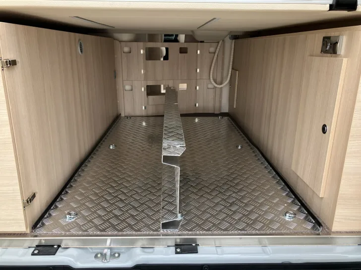Fahrzeugbild Eura Mobil VAN 635 HB Skyroof + Vorbereitung Solar #30