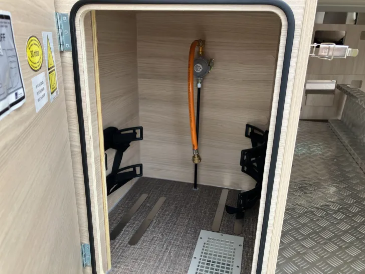 Fahrzeugbild Eura Mobil VAN 635 HB Skyroof + Vorbereitung Solar #31