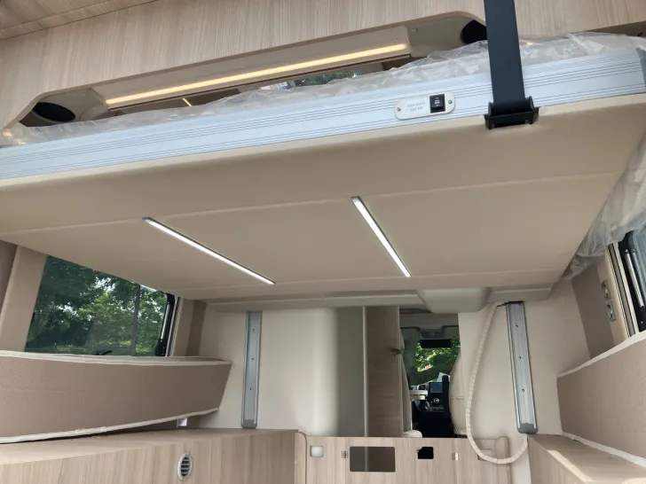 Fahrzeugbild Eura Mobil VAN 635 HB Skyroof + Vorbereitung Solar #35