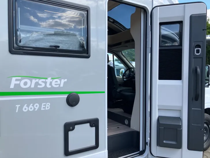 Fahrzeugbild Forster T 669 EB CoupÃ© Winterpaket + Truma Combi 6E #41