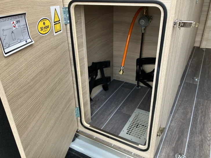 Fahrzeugbild Forster V 636 HB VANTASY Skyroof + Vorbereitung Solar #36