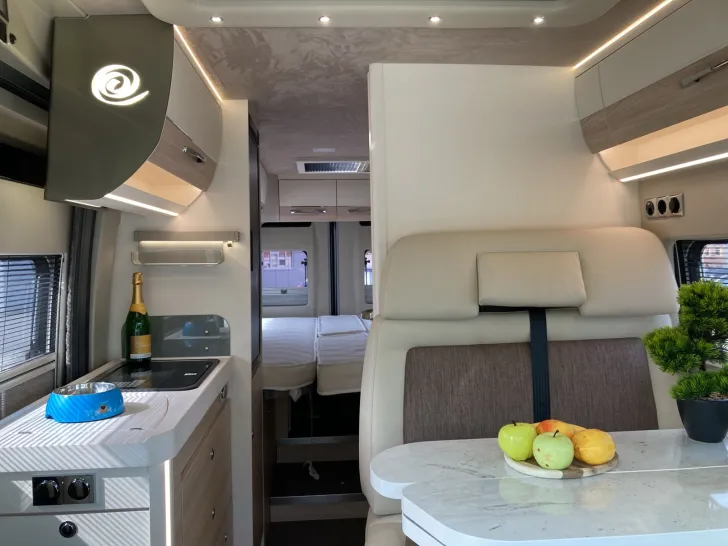 Fahrzeugbild Eura Mobil Van 635 EB SOLARANLAGE+KAMERA+POP UP DACH #15