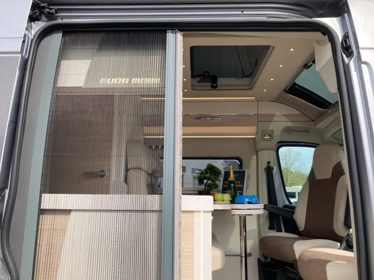 Fahrzeugbild Eura Mobil Van 635 EB SOLARANLAGE+KAMERA+POP UP DACH #30