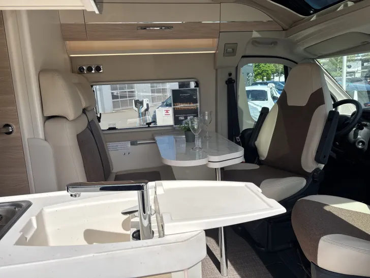 Fahrzeugbild Eura Mobil VAN 635 EB AUTOMATIK+SKYROOF+AUFSTELLDACH #9