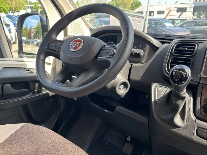Fahrzeugbild Eura Mobil VAN 635 EB AUTOMATIK+SKYROOF+AUFSTELLDACH #10
