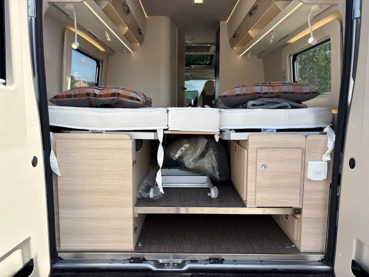 Fahrzeugbild Eura Mobil VAN 635 EB AUTOMATIK+SKYROOF+AUFSTELLDACH #12
