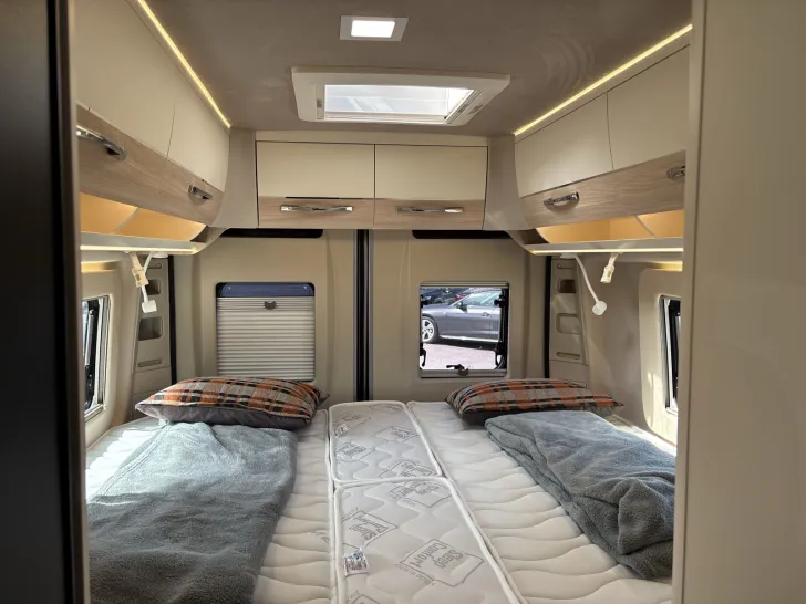 Fahrzeugbild Eura Mobil VAN 635 EB AUTOMATIK+SKYROOF+AUFSTELLDACH #18