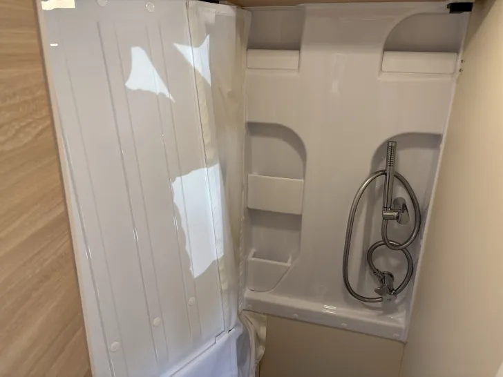 Fahrzeugbild Eura Mobil VAN 635 EB AUTOMATIK+SKYROOF+AUFSTELLDACH #30