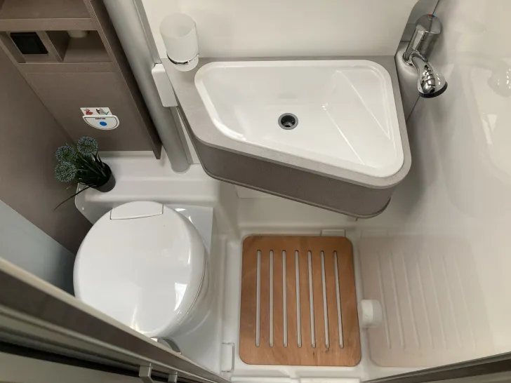 Fahrzeugbild Etrusco CV 640 SB PLUS RÃŒckfahrkamera + Markise #22