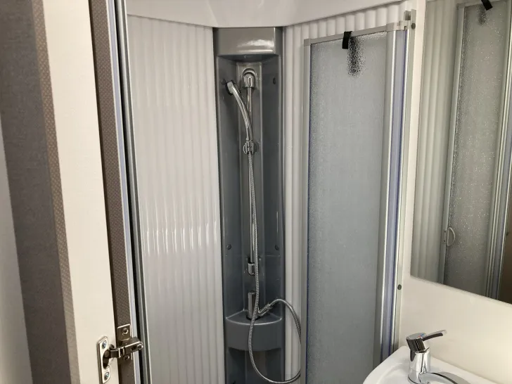 Fahrzeugbild Etrusco A 7300 DB 140 PS+6 SITZPLÃTZE+ 16" ALUFELGEN #22