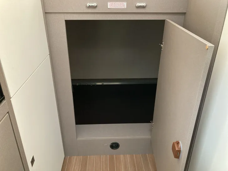 Fahrzeugbild Etrusco A 7300 DB 140 PS+6 SITZPLÃTZE+ 16" ALUFELGEN #27