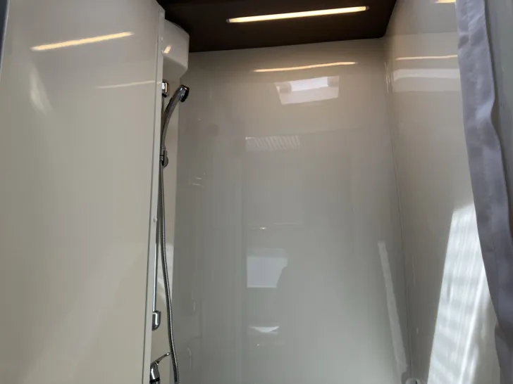 Fahrzeugbild Etrusco T 6900 SB LITHIUM + Markise + Rahmenfenster #26