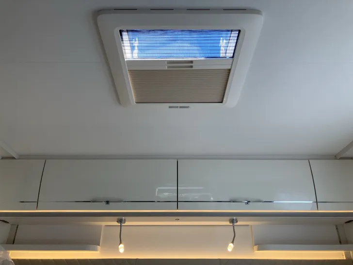 Fahrzeugbild Etrusco T 6900 SB LITHIUM + Markise + Rahmenfenster #32