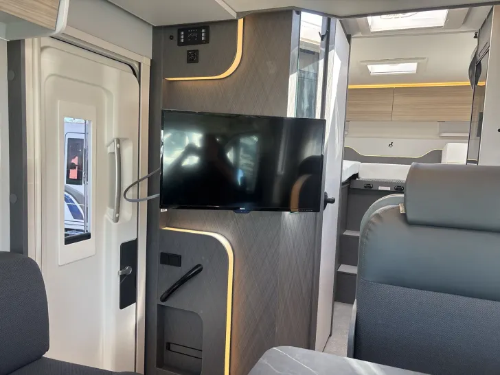 Fahrzeugbild Etrusco T 6900 SB HUBBETT+TV+SAT+AUTOM+MODELL 26 #16