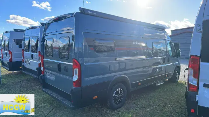 Schräg Hinten Hobby PRESTIGE Van 640 ET First Edition 180 PS / Automatik