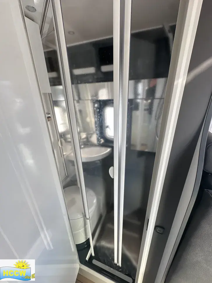 Dusche Hobby PRESTIGE Van 640 ET First Edition 180 PS / Automatik
