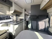 Sicht vorne-hinten Hobby PRESTIGE Van 640 ET First Edition 180 PS / Automatik