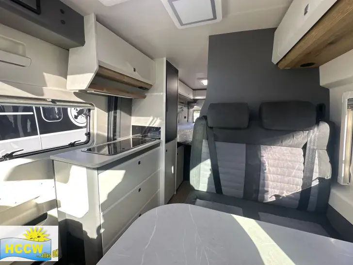 Sicht vorne-hinten Hobby PRESTIGE Van 640 ET First Edition 180 PS / Automatik