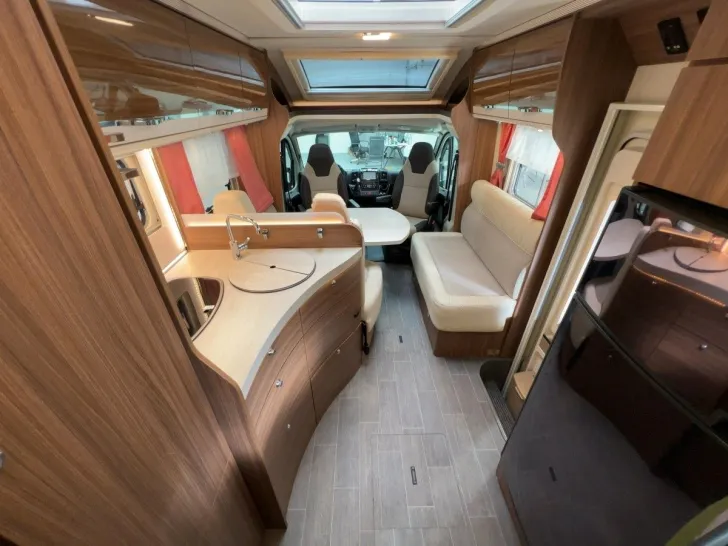 Fahrzeugbild Eura Mobil Profila T675 SB/Automatik/Festbett/Klima/Markise #9