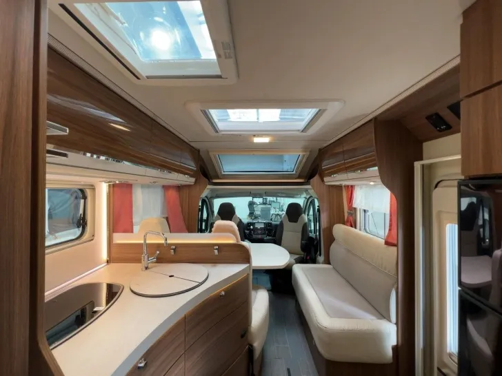Fahrzeugbild Eura Mobil Profila T675 SB/Automatik/Festbett/Klima/Markise #10