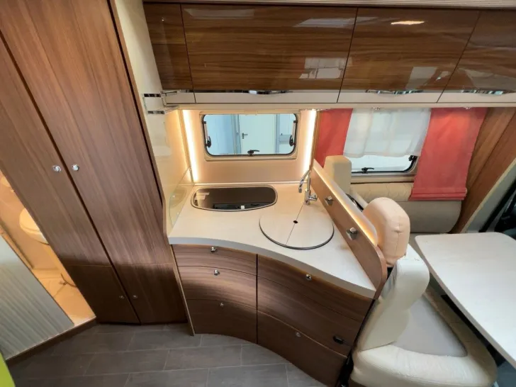 Fahrzeugbild Eura Mobil Profila T675 SB/Automatik/Festbett/Klima/Markise #13