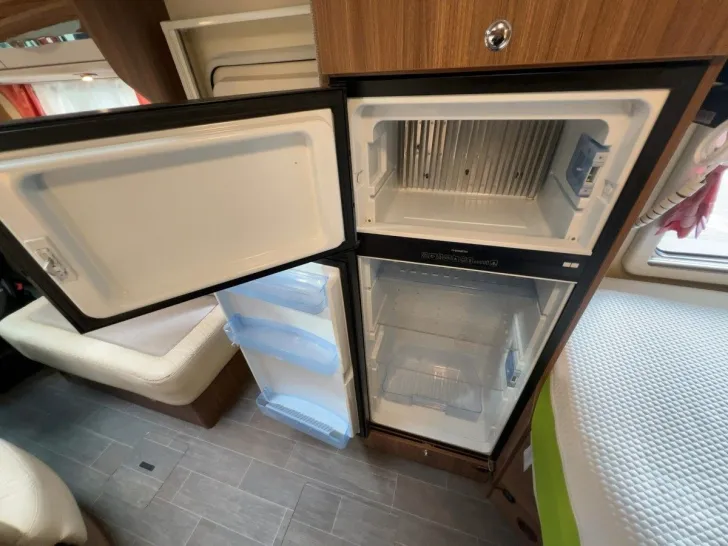 Fahrzeugbild Eura Mobil Profila T675 SB/Automatik/Festbett/Klima/Markise #15