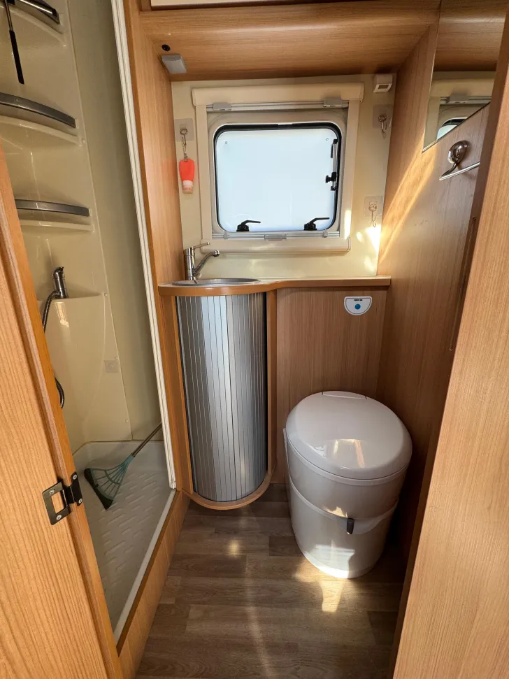 Fahrzeugbild Ahorn Camp Teilintegriert T 690 Sehr gepflegt #8
